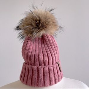 Mauve pink hat with removable fur Pom Pom